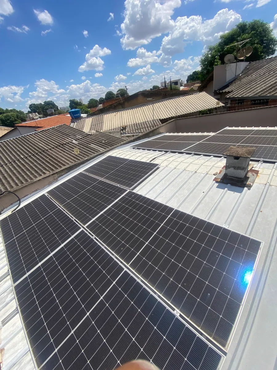 Sistema de placas solares em residência